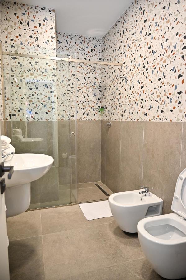 Hotel Vino Дуррес Экстерьер фото